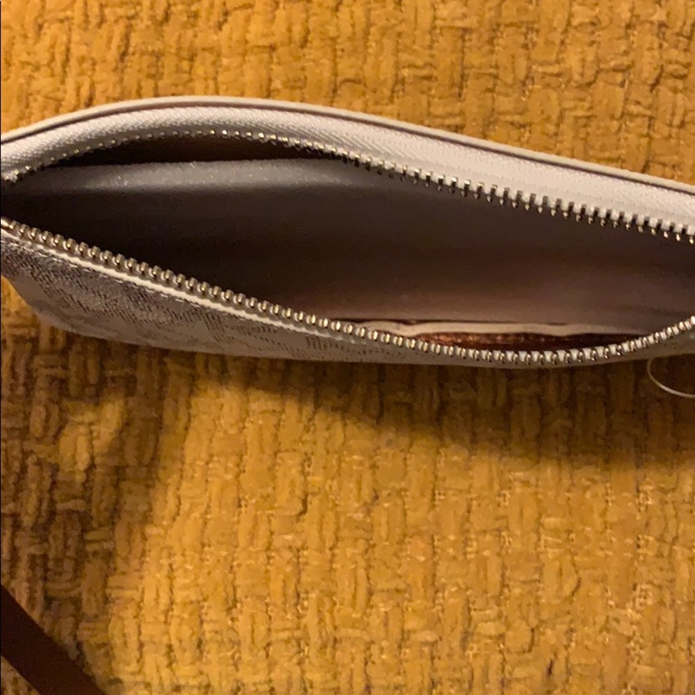 Michael Kors Wasteline Bag - Picture 3 of 3